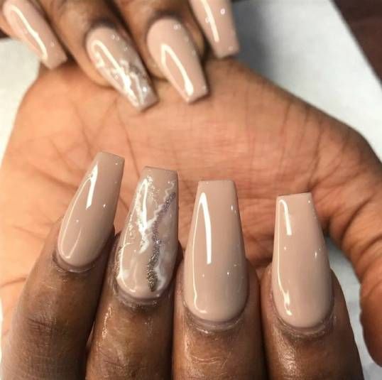 Taupe nail color 2021