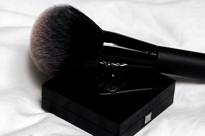 how to clean foundation brush