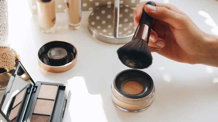 how to use setting powder for makeup