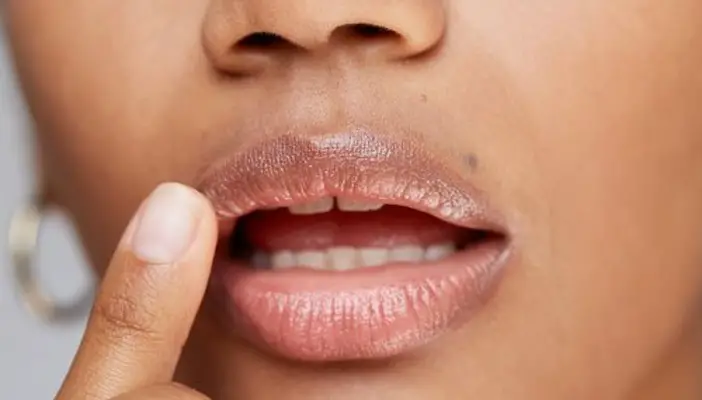 moisturize lips