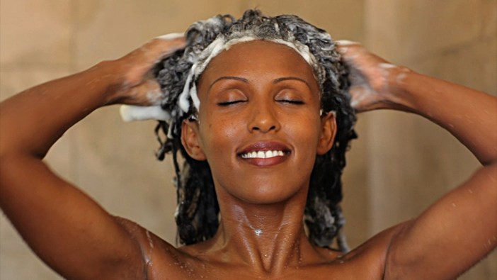 can you wash dreadlocks?-africana fashion