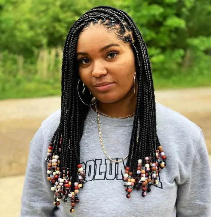 See 18 Alluring Knotless Braids With Beads Hairstyles - Africana Fashion