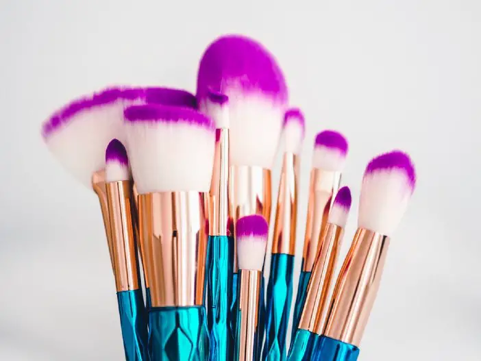 how to clean makeup brush