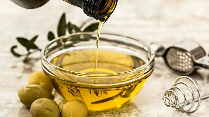 benefits of olive oil to hair