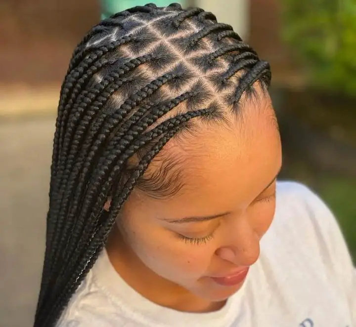 small bohemian knotless braids + center part- africana fashion