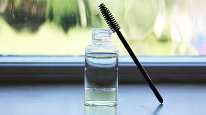 does castor oil help with eyelash growth