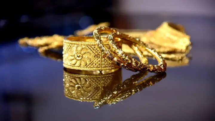 how long do gold-plated jewelry last