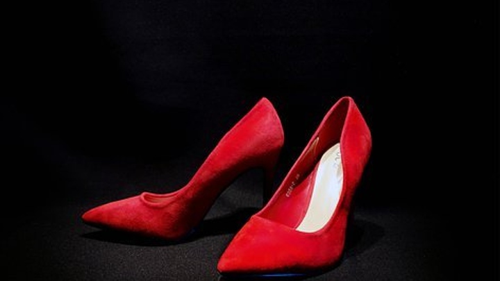red-shoes-to-funeral-africana-fashion