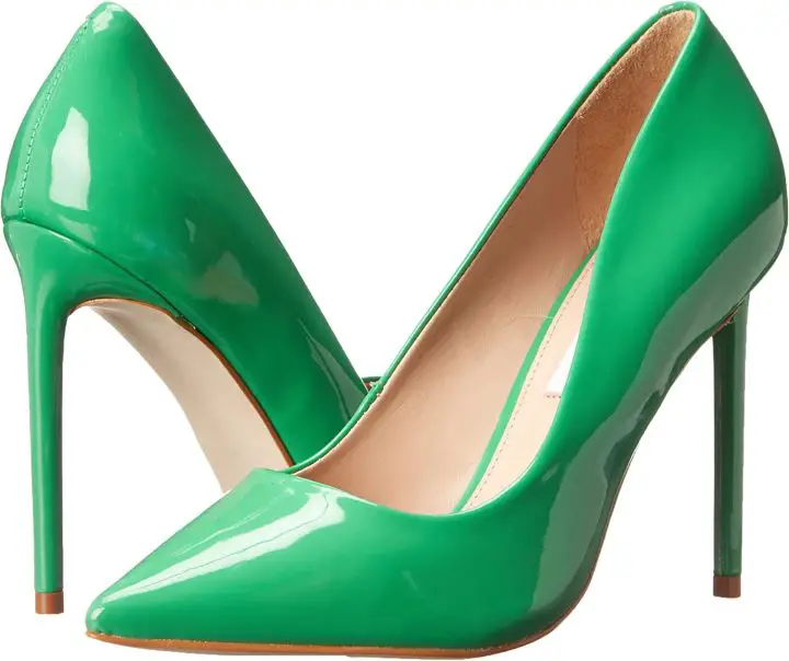 green pumps for brown dress